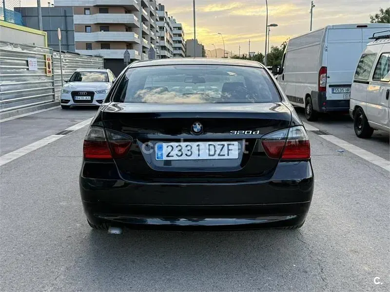 Usado BMW 320 163 CV (119 kW) 2006 Negro Berlina