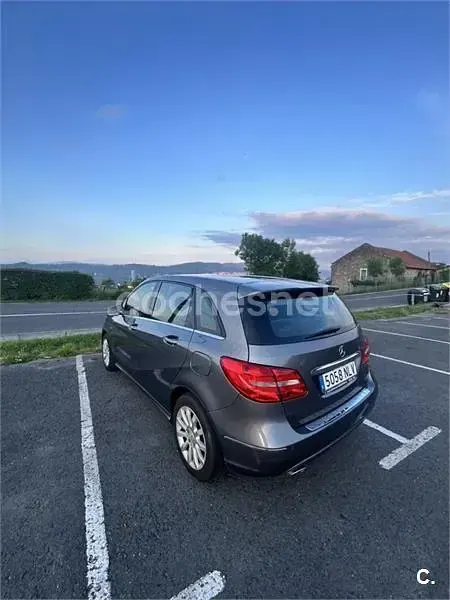 Usado Mercedes B180 109 CV (80 kW) 2012 Gris / plata Utilitario