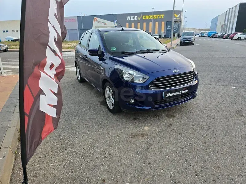 Usado Ford Ka Plus 85 CV (62 kW) 2018 Azul Utilitario