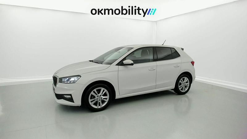 Usado Skoda Fabia Selection 80 CV (58 kW) 2024 Blanco candy Utilitario