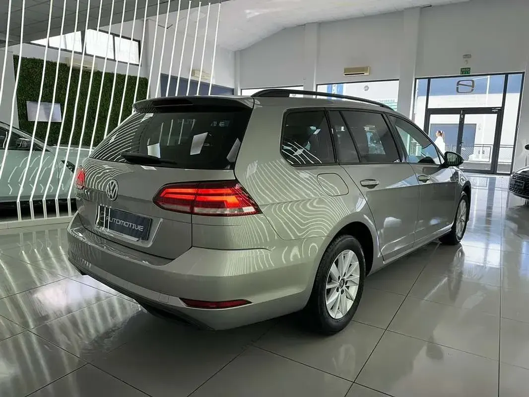 Usado VW Golf VIII Edition 116 CV (85 kW) 2021 Gris Familiar
