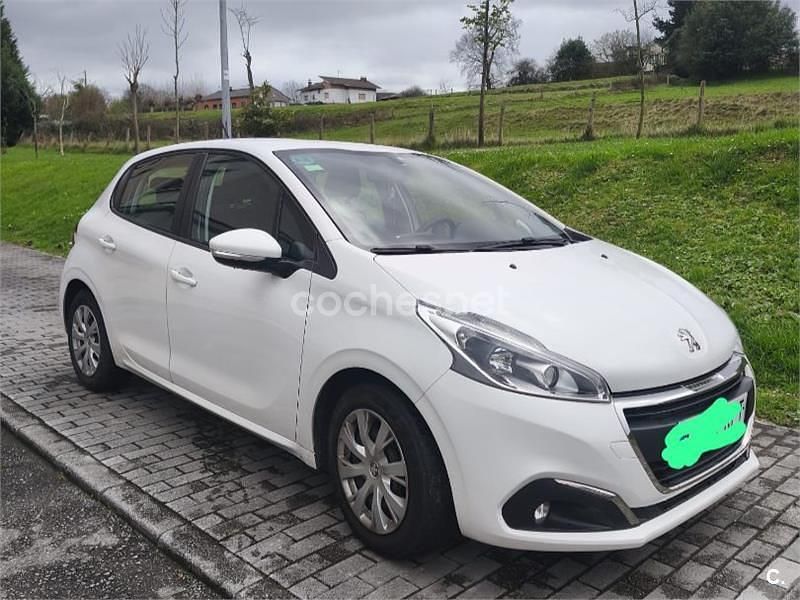 Usado Peugeot 208 Roland Garros 100 CV (73 kW) 2017 Blanco Utilitario