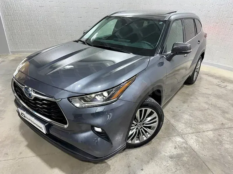 Usado Toyota Highlander 248 CV (182 kW) 2024 Gris / plata SUV