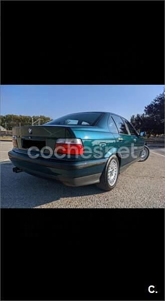 Usado BMW 320 Sport Line 150 CV (110 kW) 1996 Verde Berlina
