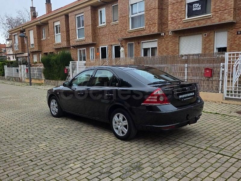 Usado Ford Mondeo Ghia 130 CV (95 kW) 2006 Negro Berlina
