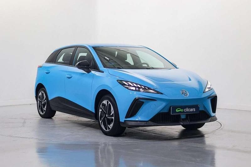 Usado MG MG4 EV 125 kW (170 CV) 2024 Azul Utilitario