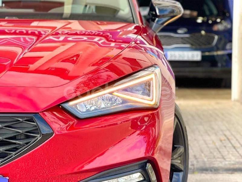 Usado Seat Leon FR 130 CV (95 kW) 2023 Granate Berlina