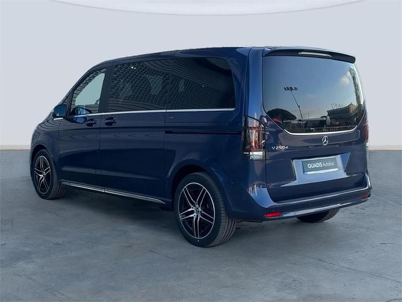 Usado Mercedes V250 Avantgarde 190 CV (139 kW) 2025 Azul cavansita Monovolumen