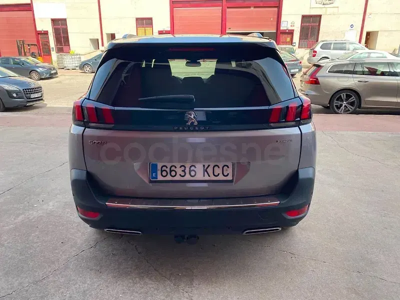 Usado Peugeot 5008 GT-line 150 CV (110 kW) 2017 Gris / plata SUV