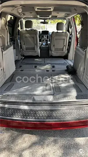 Usado Chrysler Grand Voyager Limited 163 CV (119 kW) 2010 Granate Monovolumen