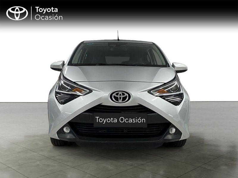 Usado Toyota Aygo X-play 72 CV (52 kW) 2021 Plata Utilitario