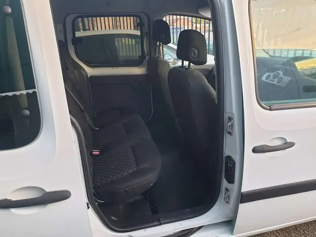 Usado Renault Kangoo 75 CV (55 kW) 2012 Blanco Monovolumen