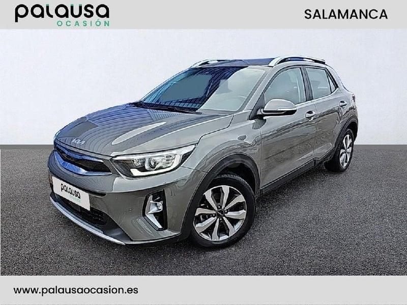 Usado Kia Stonic 101 CV (74 kW) 2025 Gris / plata SUV