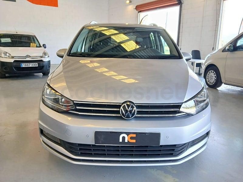 Usado VW Touran Advance 150 CV (110 kW) 2021 Gris / plata Monovolumen