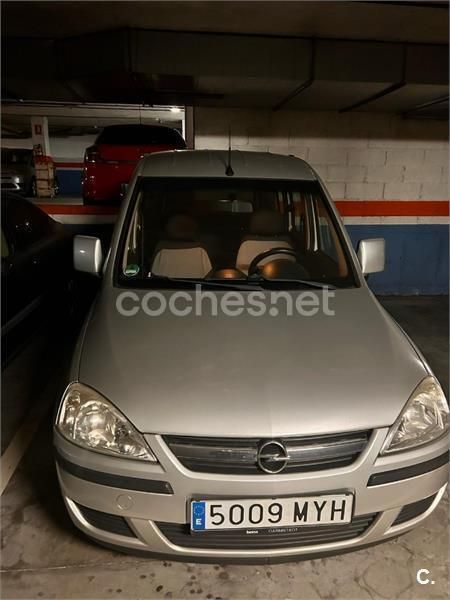 Gris / plata Usado 2012 Opel Combo Expression Monovolumen | 3500 € - Imagen 1/4