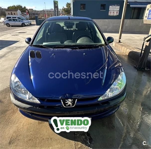 Usado Peugeot 206 75 CV (55 kW) 2005 Azul Berlina