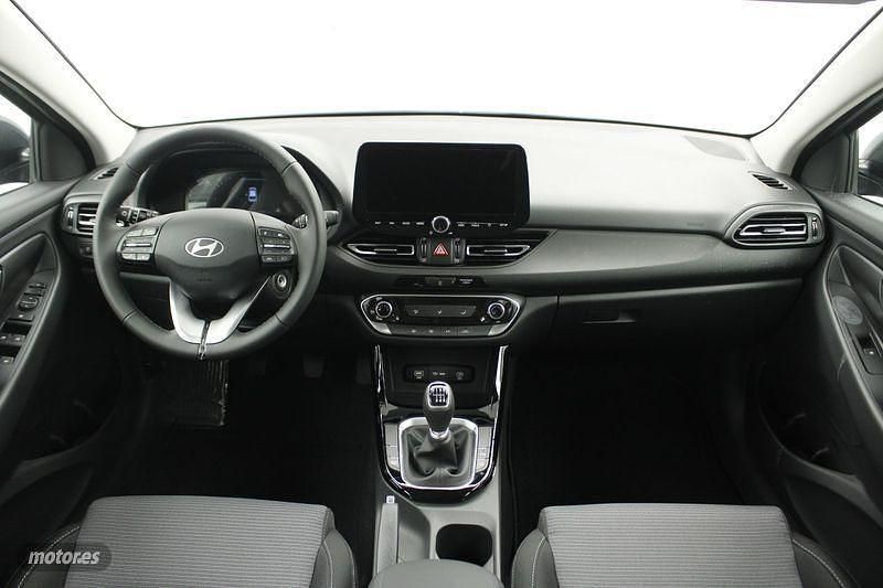 Usado Hyundai i30 100 CV (73 kW) 2024 Verde Familiar