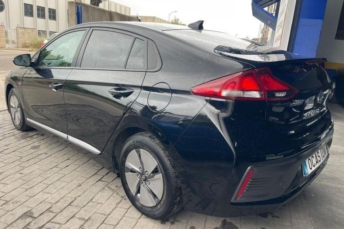 Usado Hyundai Ioniq 141 CV (103 kW) 2021 Negro Utilitario