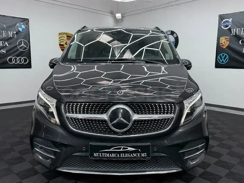 Usado Mercedes V300 Exclusive 239 CV (175 kW) 2020 Gris / plata Monovolumen