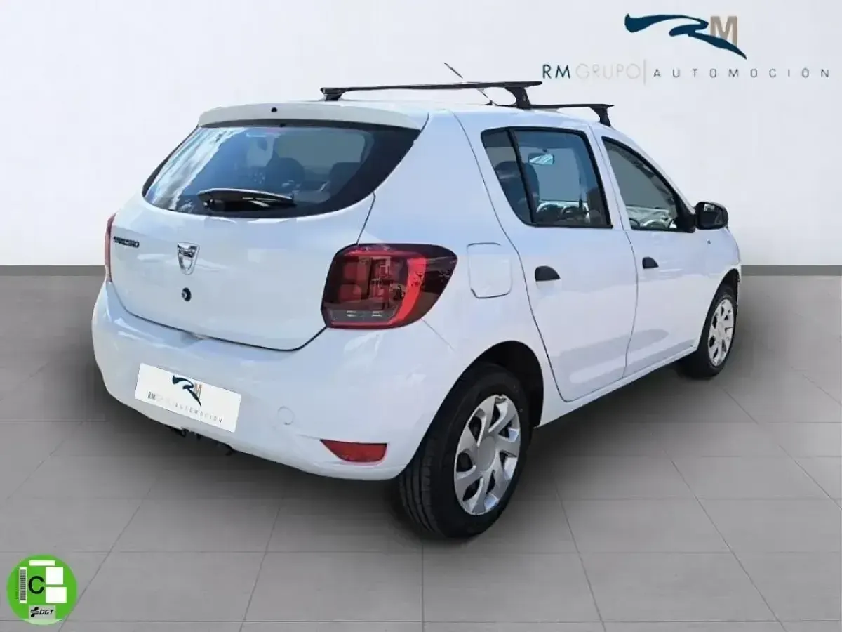 Usado Dacia Sandero Base 73 CV (53 kW) 2017 Blanco
