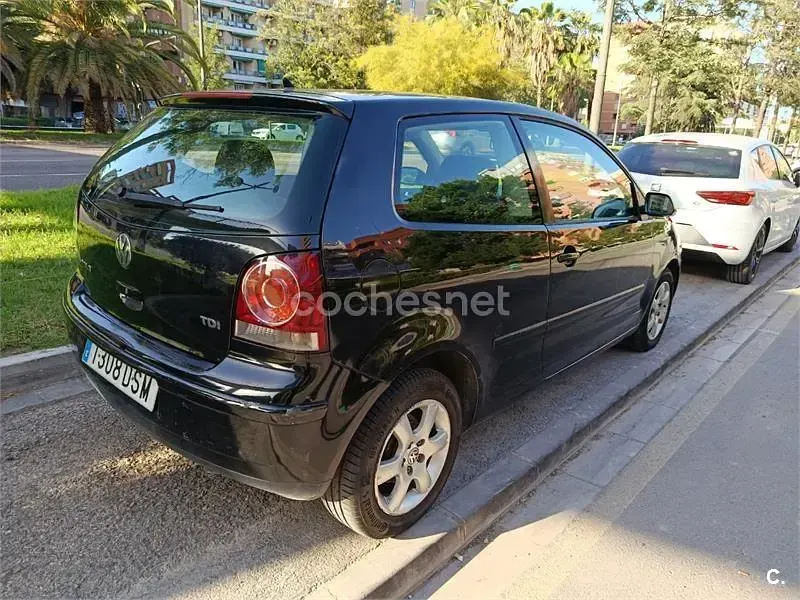 Usado VW Polo Edition 70 CV (51 kW) 2006 Negro Utilitario