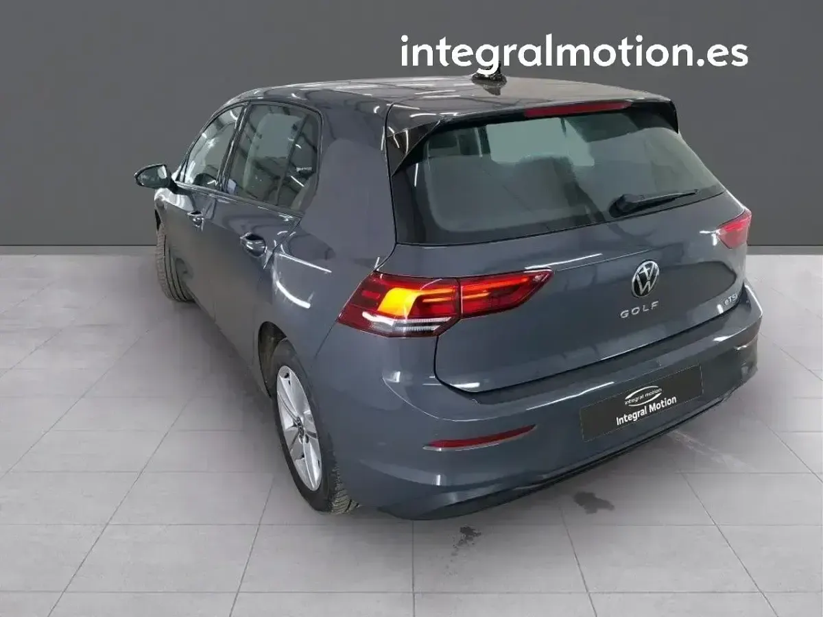 Usado VW Golf VIII Life 110 CV (80 kW) 2024 Gris Utilitario