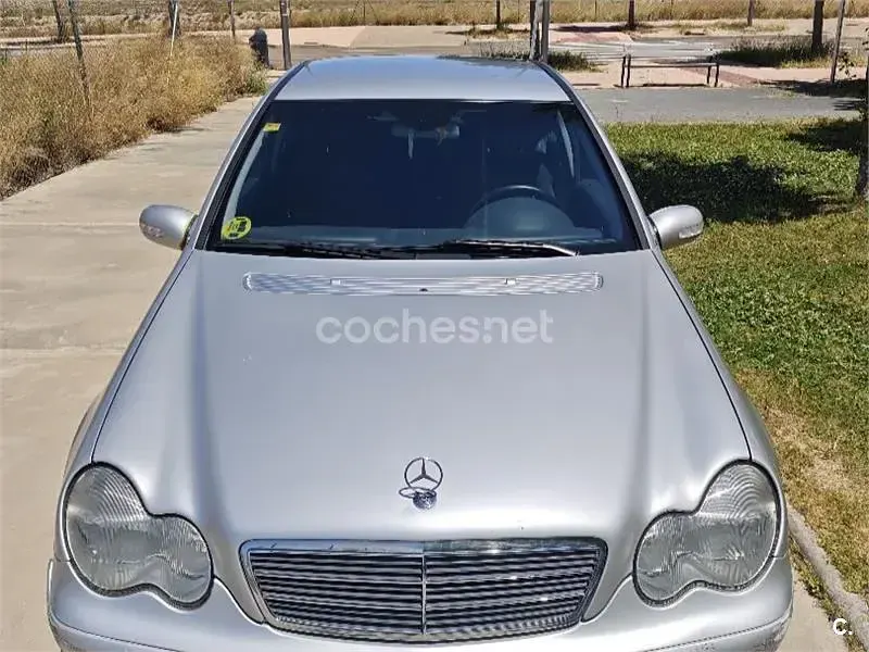Usado Mercedes C180 Classic 143 CV (105 kW) 2003 Gris / plata Berlina