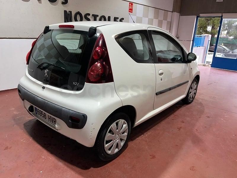 Usado Peugeot 107 Active 68 CV (50 kW) 2014 Blanco Utilitario