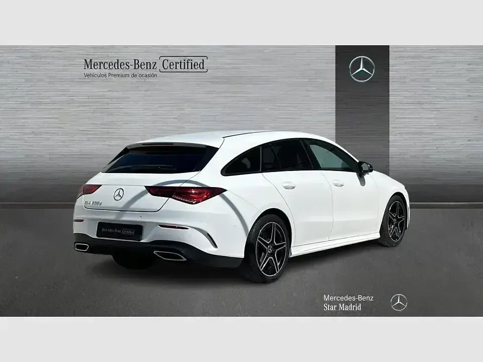 Usado Mercedes CLA200 Shooting Brake 150 CV (110 kW) 2022 Blanco Familiar