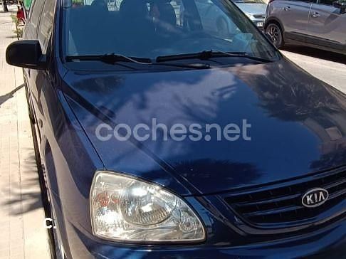 Azul Usado 2004 Kia Carens EX Monovolumen | 3100 € - Imagen 1/4