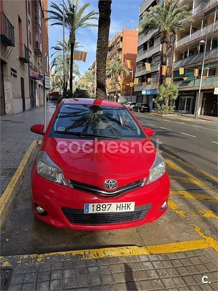 Usado Toyota Yaris Sport 90 CV (66 kW) 2011 Amarillo Utilitario