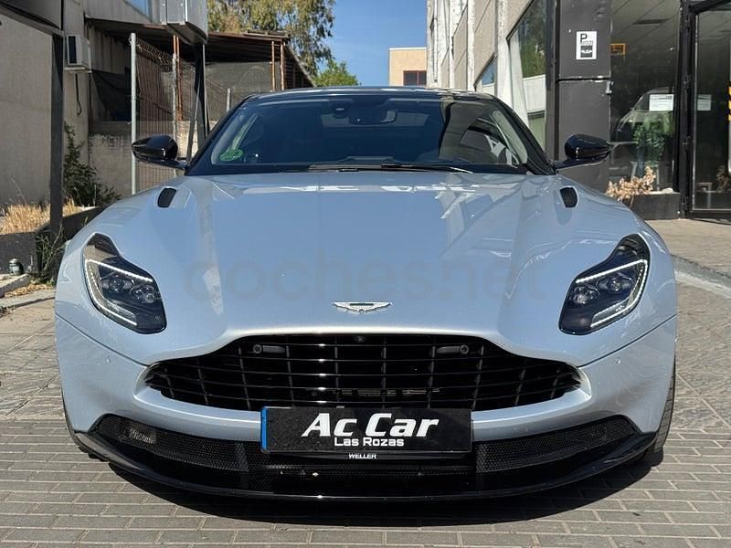 Usado Aston Martin DB11 510 CV (375 kW) 2019 Gris / plata Coupe