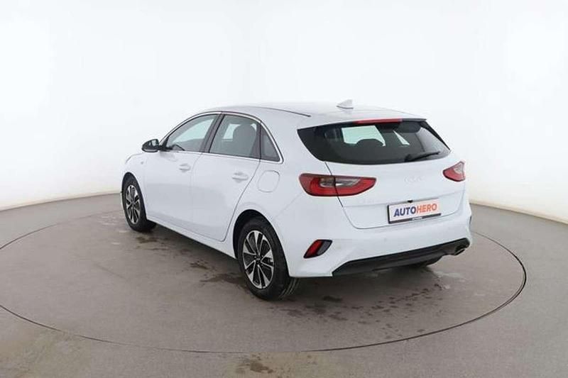 Usado Kia Ceed 102 CV (75 kW) 2024 Blanco Utilitario