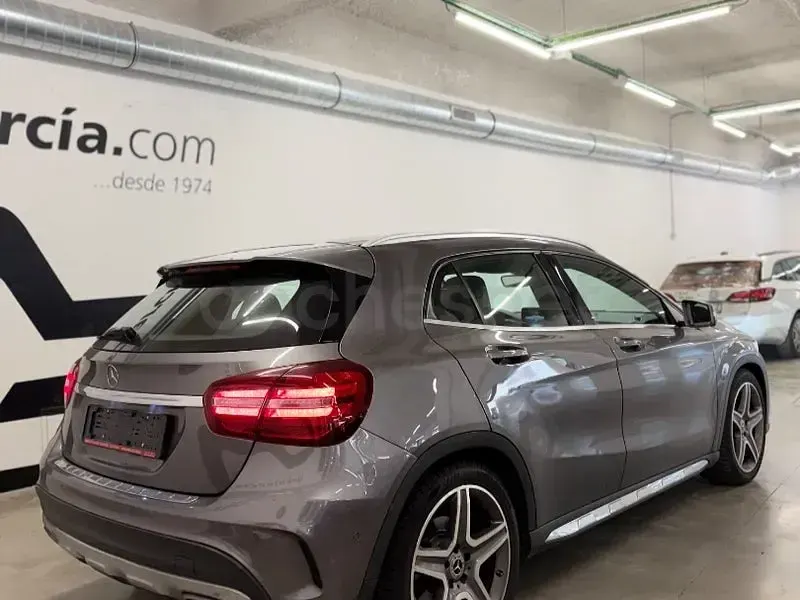 Usado Mercedes GLA200 136 CV (100 kW) 2018 Gris / plata SUV