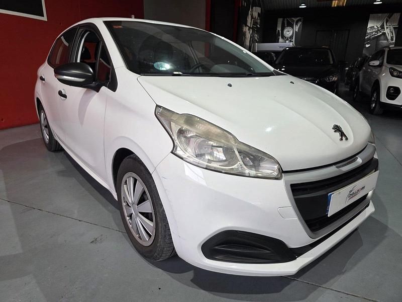 Usado Peugeot 208 Access 75 CV (55 kW) 2016 Blanco Utilitario