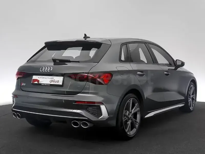 Usado Audi A3 310 CV (228 kW) 2023 Gris / plata Berlina