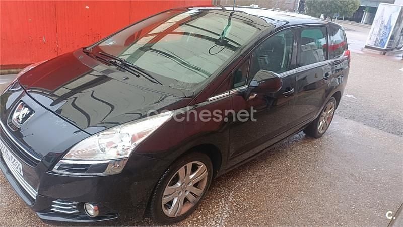 Usado Peugeot 5008 Sport 156 CV (114 kW) 2010 Negro Monovolumen