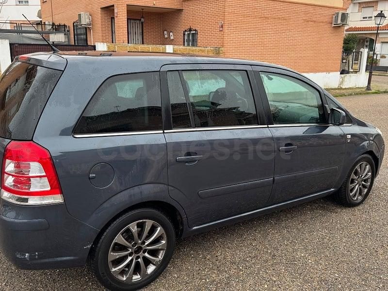 Usado Opel Zafira 120 CV (88 kW) 2010 Gris / plata Monovolumen