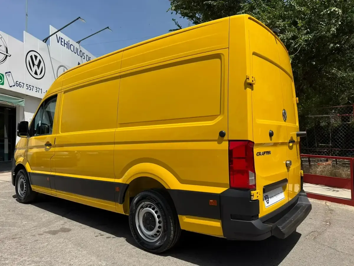 Usado VW Crafter 140 CV (102 kW) 2023 Amarillo Van
