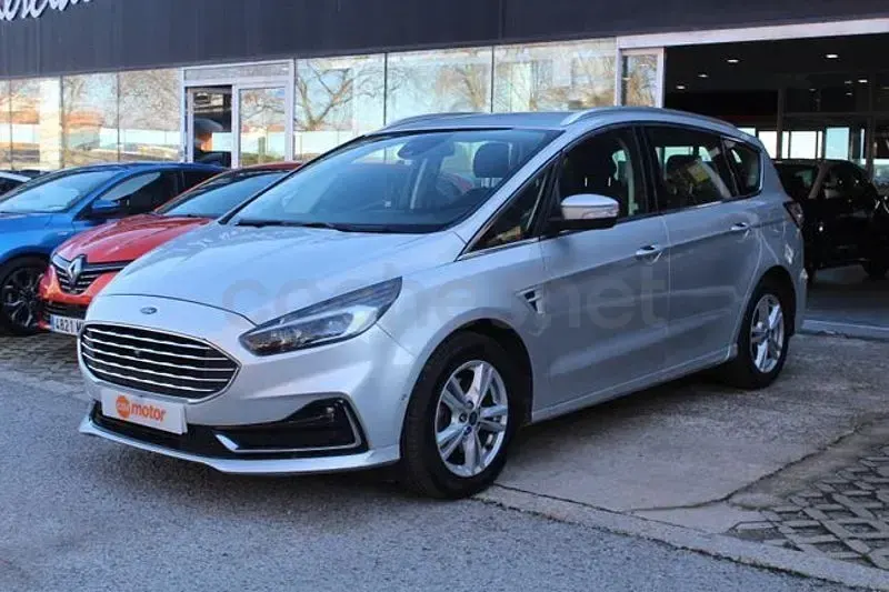 Usado Ford S-MAX Titanium 190 CV (139 kW) 2023 Gris / plata Monovolumen