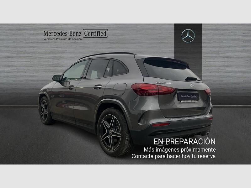 Usado Mercedes GLA200 AMG line 150 CV (110 kW) 2025 Gris SUV
