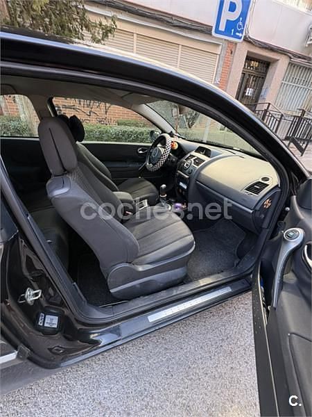 Usado Renault Mégane II 85 CV (62 kW) 2006 Negro Berlina