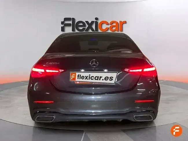 Usado Mercedes C200 163 CV (119 kW) 2023 Gris / plata Familiar