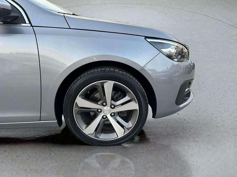 Usado Peugeot 308 Allure 131 CV (96 kW) 2019 Gris Utilitario