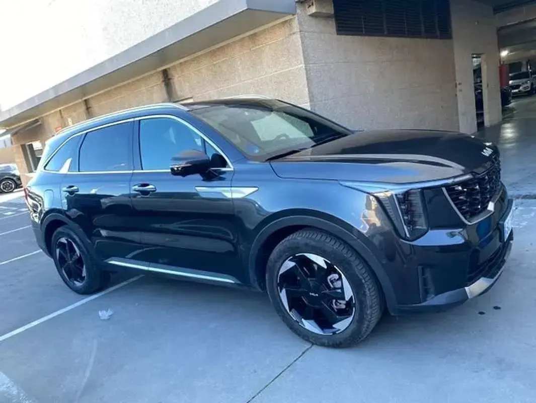 Usado Kia Sorento 252 CV (185 kW) 2025 Gris SUV