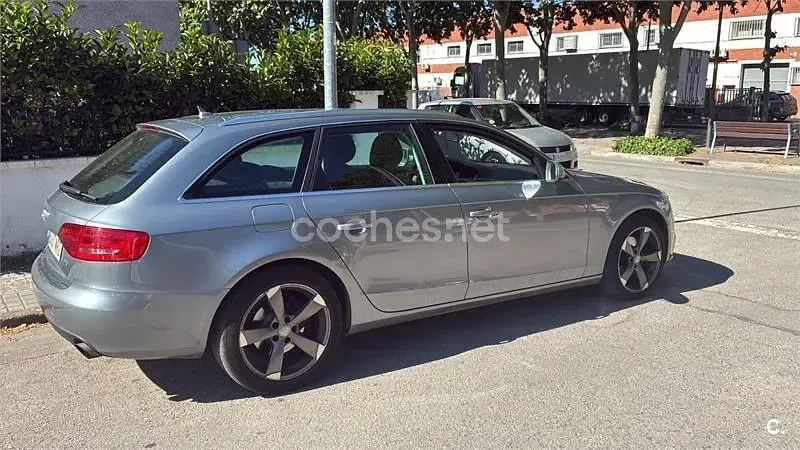 Usado Audi A4 180 CV (132 kW) 2012 Gris / plata Familiar