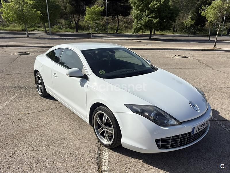 Begagnad Renault Laguna Coupé 150 HK (110 kW) 2011 Vit Sportkupé