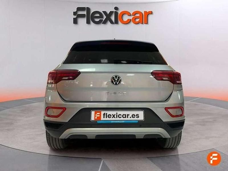 Usado VW T-Roc Life 150 CV (110 kW) 2023 Gris SUV