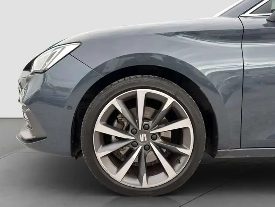 Usado Seat Leon FR 204 CV (150 kW) 2021 Gris Familiar