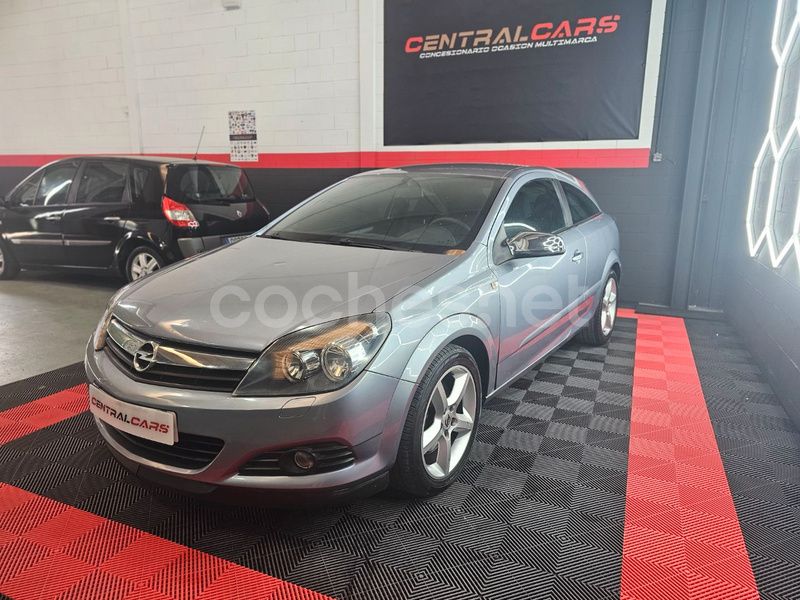 Gris / plata Usado 2006 Opel Astra GTC Sport Berlina | 5390 € (Precio justo) - Imagen 1/4